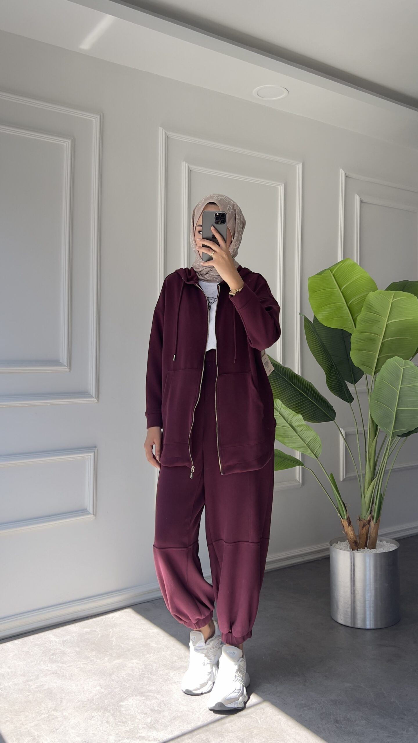 Ensemble Luxe Cocooning: Le Jogging Oversize Élégant (Grenat)